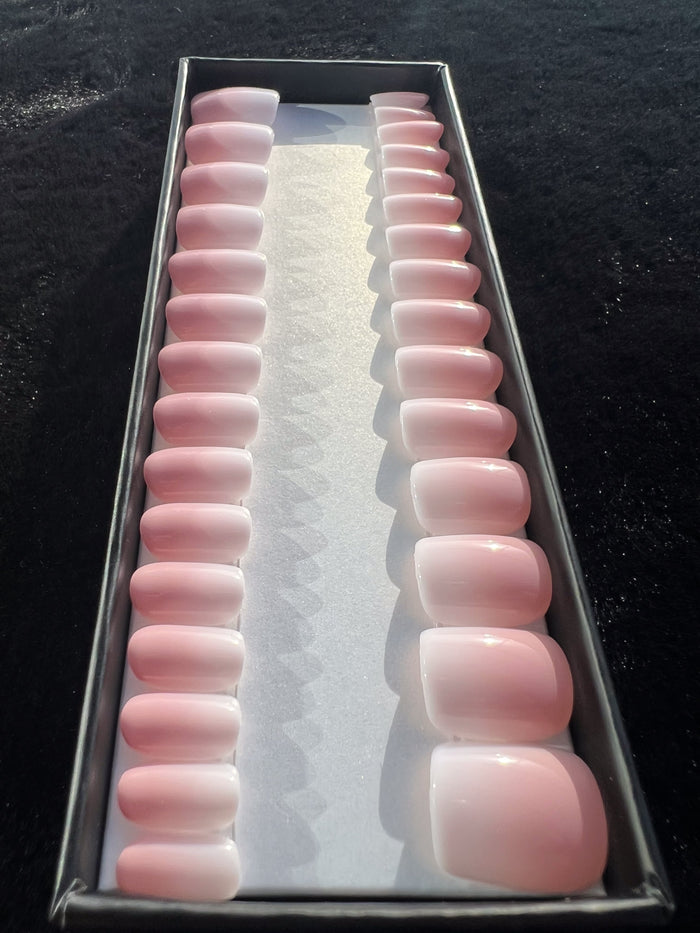Faux ongles French ombré rose portés